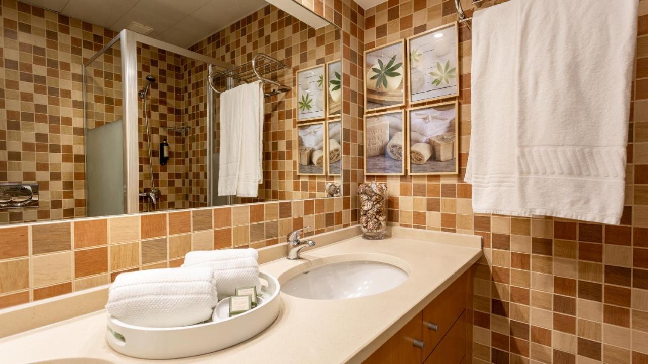Divine Marina Apartment W/ Pool & Garden By Lovelystay Куартейра Екстериор снимка